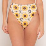 Hot Pants Yasmin Kira
