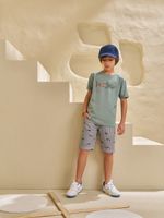T-shirt em meia malha e bermuda shark