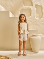Bata em laise e shorts alfaiataria