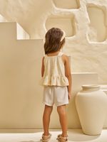 Bata em laise e shorts alfaiataria