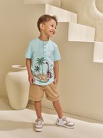 T-shirts em flamê e short sarja