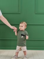 T-shirt em malha e short