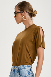 T-Shirt Over Ellie Golden