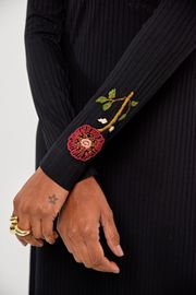 VESTIDO ESTRELA MALHA CANELADA COM BORDADO