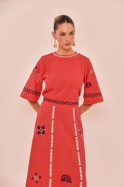 BLUSA QUEEN COM BORDADO