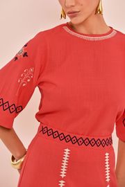 BLUSA QUEEN COM BORDADO