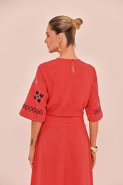 BLUSA QUEEN COM BORDADO