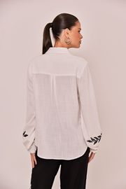 CAMISA SARDENHA OFF WHITE COM BORDADO
