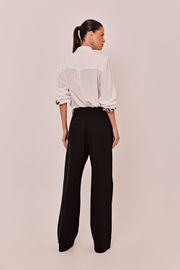 CALÇA SARA VISCOLINHO COM BORDADO