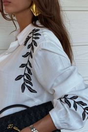 CAMISA SARDENHA OFF WHITE COM BORDADO