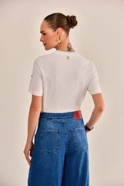 CAMISETA WHIRL COM BORDADO