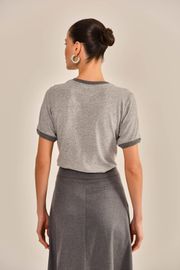 CAMISETA ANDREZA CINZA