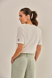 CAMISETA BEATRIZ BORDADA
