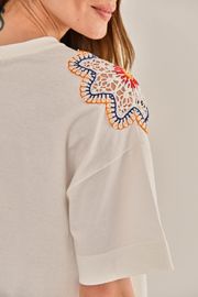 CAMISETA INGRID COM BORDADO