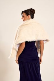 Estola Off White Peluciada 