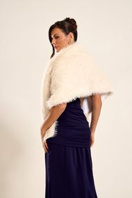 Estola Off White Peluciada 