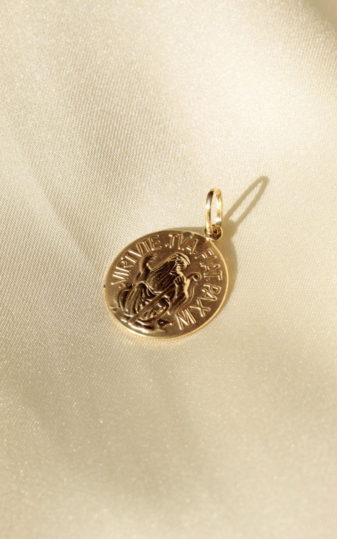 Pingente Medalha de São Bento em Ouro 18K - The Zion