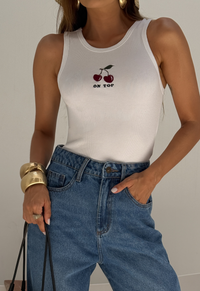 Foto do produto Regata Cherry On Top Branco