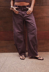 Foto do produto Calça Barrel Soho Brownie