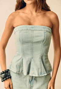 Foto do produto Top Recortes Amore Dirty Wash Claro