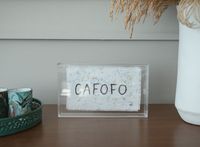 Quadro Cafofo Unquê - Bordado à Mão em Acrílico 20 cm x 12 cm