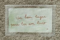Quadro “Um Bom Lugar Para Ler Um Livro”  Aquarela e Bordado à Mão no Linho – 24x15 Acrílico