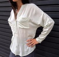 Foto do produto Camisa Em Viscose - A Cor É Verde Claro Com Bolinhas