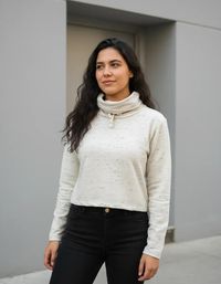 Foto do produto Blusa Manga Longa Cropped Em Moletom Gola Alta Com Amarração