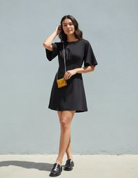 Foto do produto Vestido Curto Evasê Com Mangas Godê Preto G
