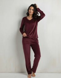 Foto do produto Pijama Longo Feminino Estampado Em Plush Vinho M