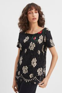 Blusa renda com bordado linha