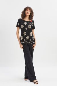 Blusa renda com bordado linha