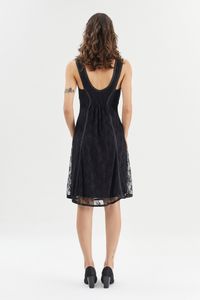 Vestido renda florzinha preto decote v