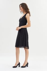 Vestido renda florzinha preto decote v