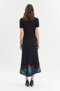 Vestido tule e feltro preto decote redondo