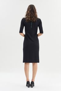 Vestido malha canelada com rolete decote preto