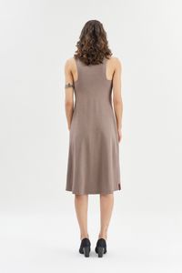 Vestido frizzo decote e botão ombro