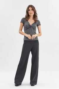 Blusa no decote v cinza