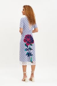 Vestido tule poá com rosa branca