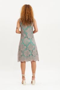 Vestido renda decote reto cinza