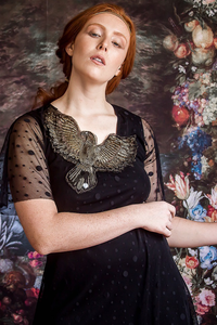Vestido Gola Padre Preto Detalhe Águia