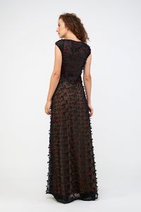 Vestido Longo Com Botao Vermelho