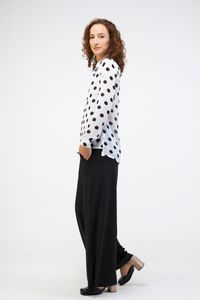 Camisa Fenda Lateral Branca com Bolas Preta