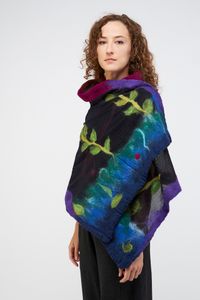 Echarpe tule com feltro bordado preto