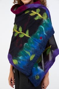 Echarpe tule com feltro bordado preto