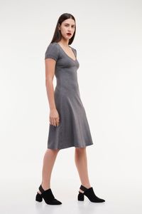Vestido de Malha Cinza Decote V