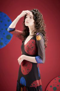 Vestido babados tule bolas coloridas