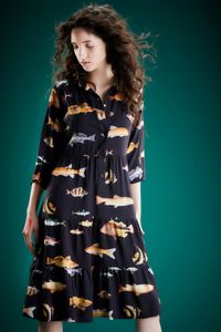 Vestido com patte saia babados