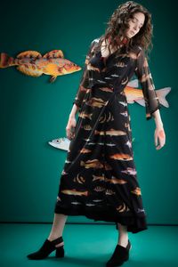 Vestido Modelo Robe estampa Peixe