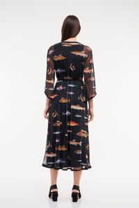 Vestido Modelo Robe estampa Peixe
